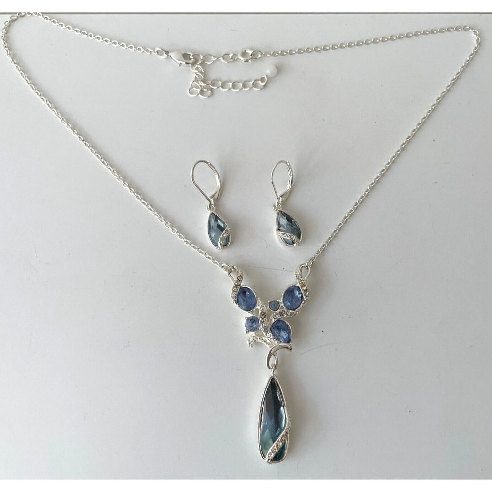 Avon Drop Pendant Crystal Rhinestone Teardrop Necklace & Lever Back Earrings Set
